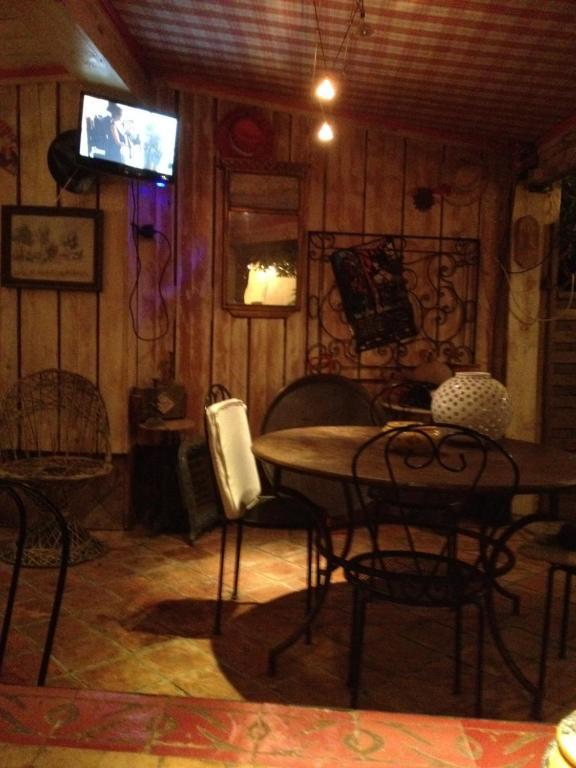 Les Jardins Du Rebaut Acomodação com café da manhã Béziers Quarto foto